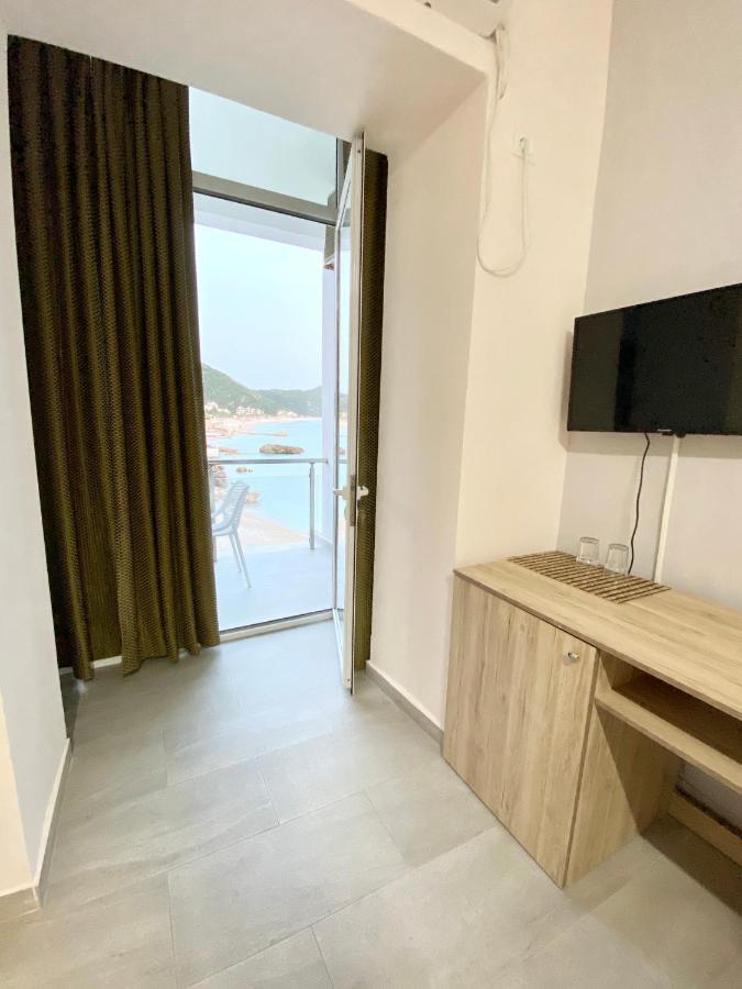 Guesthouse Riviera "Xh&M" Dhërmi Dış mekan fotoğraf