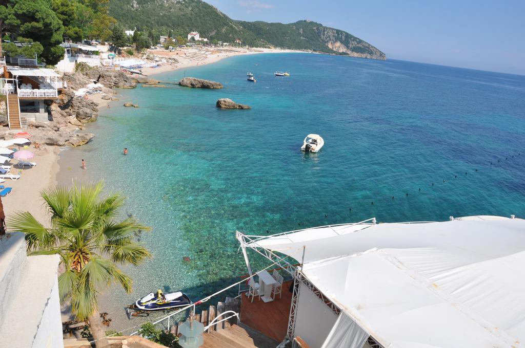 Guesthouse Riviera "Xh&M" Dhërmi Dış mekan fotoğraf
