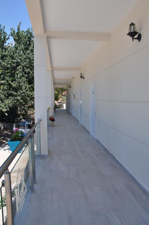 Guesthouse Riviera "Xh&M" Dhërmi Dış mekan fotoğraf