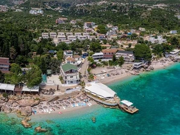 Guesthouse Riviera "Xh&M" Dhërmi Dış mekan fotoğraf